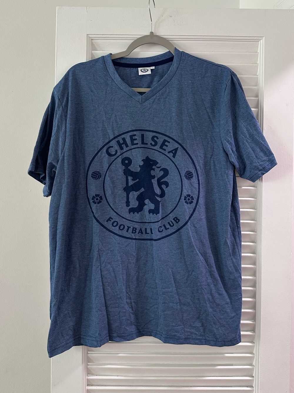 Official Chelsea FC Crest V-Neck Tee — Size L